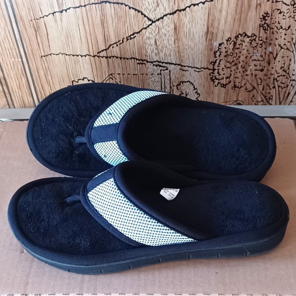 Isotoner Woman's  Memory Foam Slipper 8.5-9